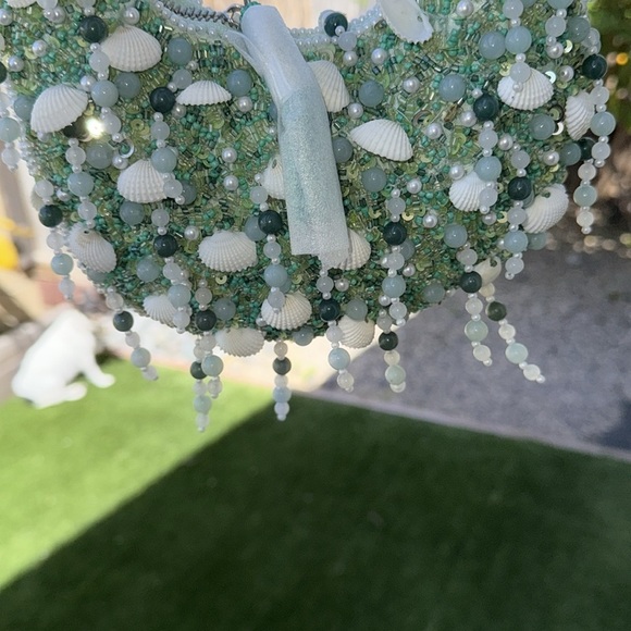 Viral green fringe seashell beaded made in India shoulder bag - Picture 3 of 10